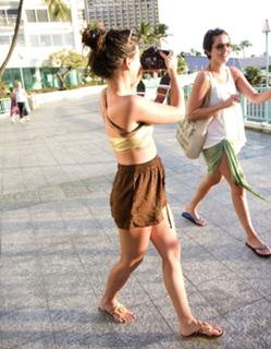 Shenae Grimes-Beech feet photo thumbnail