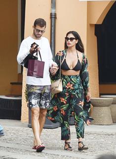 Nicole Scherzinger feet photo thumbnail