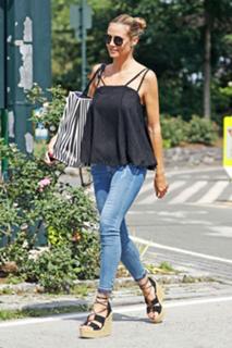 Heidi Klum feet photo thumbnail