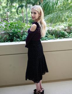 Emma Roberts feet photo thumbnail