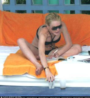 Lindsay Lohan feet photo thumbnail