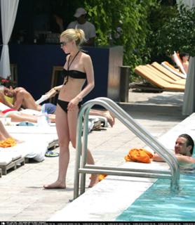 Lindsay Lohan feet photo thumbnail