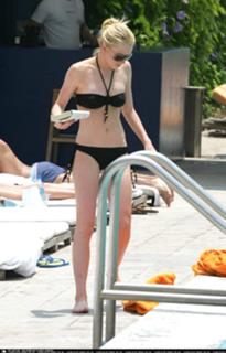 Lindsay Lohan feet photo thumbnail