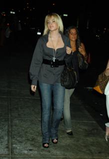 Lindsay Lohan feet photo thumbnail