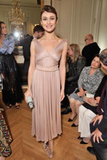 Olga Kurylenko feet photo thumbnail