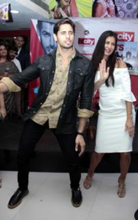 Katrina Kaif feet photo thumbnail