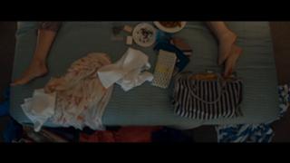 Aubrey Plaza feet photo thumbnail