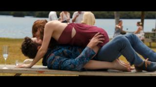 Anna Kendrick feet photo thumbnail