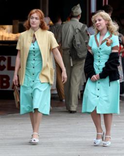 Kate Winslet feet photo thumbnail