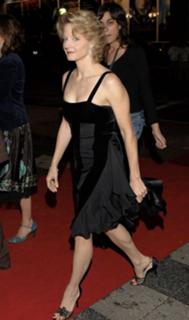 Jodie Foster feet photo thumbnail