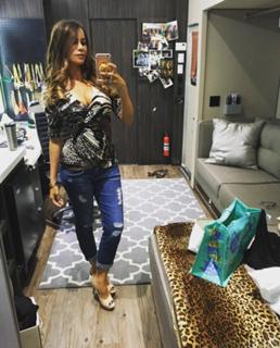 Sofía Vergara feet photo thumbnail