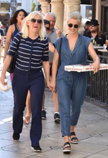 Julianne Hough feet photo thumbnail
