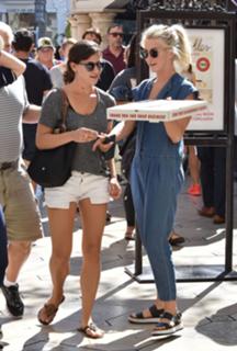 Julianne Hough feet photo thumbnail