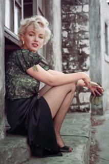 Marilyn Monroe feet photo thumbnail