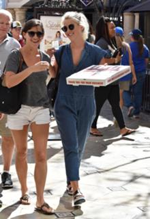 Julianne Hough feet photo thumbnail