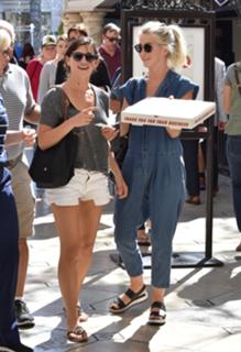 Julianne Hough feet photo thumbnail