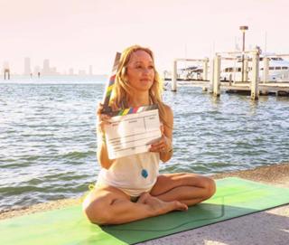 Kino MacGregor feet photo thumbnail