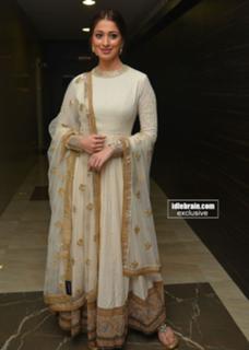 Raai Laxmi feet photo thumbnail