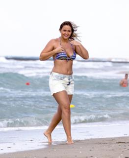 Jacqueline Jossa feet photo thumbnail