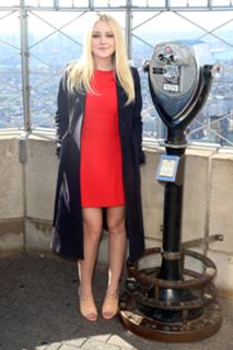 Dakota Fanning feet photo thumbnail