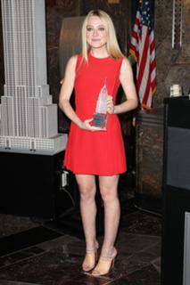 Dakota Fanning feet photo thumbnail