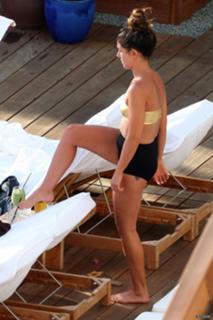 Shenae Grimes-Beech feet photo thumbnail