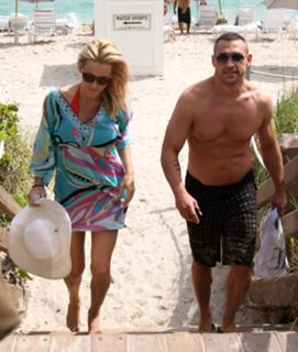 Jenny McCarthy-Wahlberg feet photo thumbnail