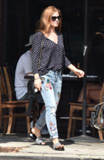 Isla Fisher feet photo thumbnail