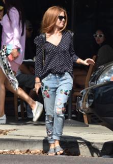 Isla Fisher feet photo thumbnail