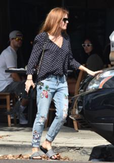 Isla Fisher feet photo thumbnail