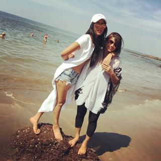 Nia Sharma feet photo 1