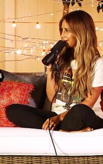 Ashley Tisdale feet photo thumbnail