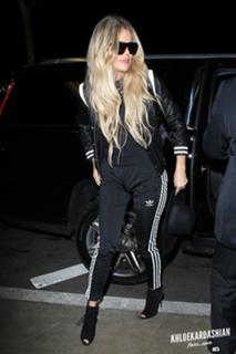 Khloé Kardashian feet photo thumbnail
