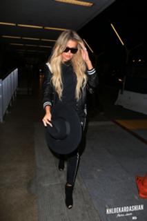 Khloé Kardashian feet photo thumbnail