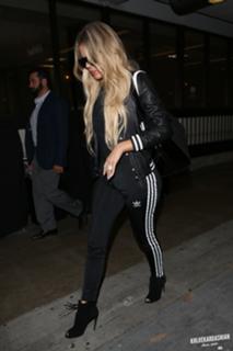 Khloé Kardashian feet photo thumbnail