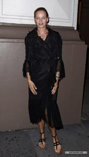 Uma Thurman feet photo thumbnail