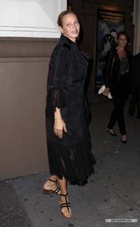Uma Thurman feet photo thumbnail