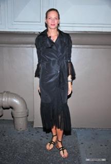 Uma Thurman feet photo thumbnail