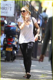 Kate Winslet feet photo thumbnail