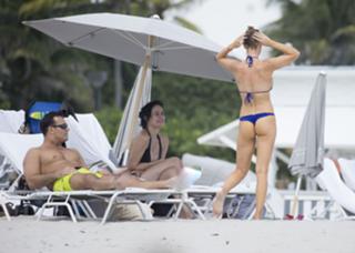 Joanna Krupa feet photo thumbnail