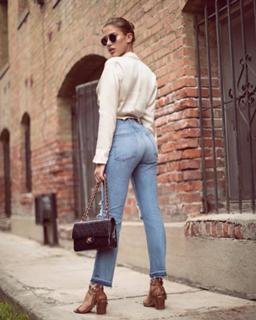 Kara Del Toro feet photo thumbnail