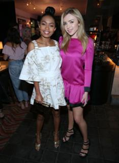 Peyton List feet photo thumbnail