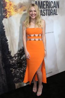 Dakota Fanning feet photo thumbnail
