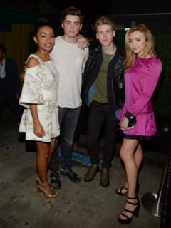 Peyton List feet photo thumbnail