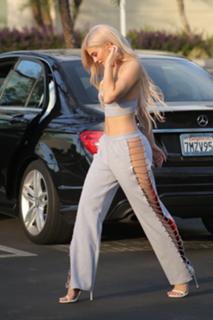 Kylie Jenner feet photo thumbnail