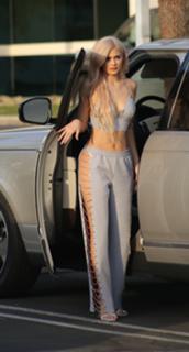 Kylie Jenner feet photo thumbnail