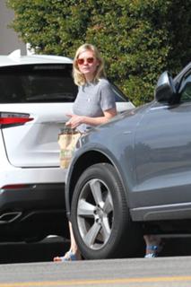 Kirsten Dunst feet photo thumbnail