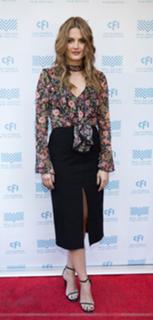 Stana Katic feet photo thumbnail