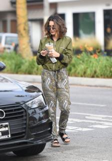Vanessa Hudgens feet photo thumbnail