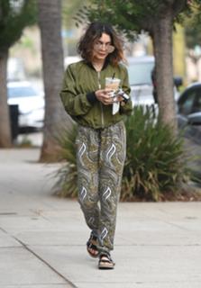 Vanessa Hudgens feet photo thumbnail